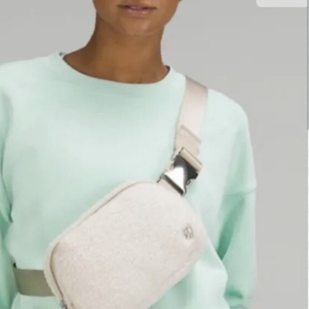 Lululemon Everywhere Fleece Belt Bag